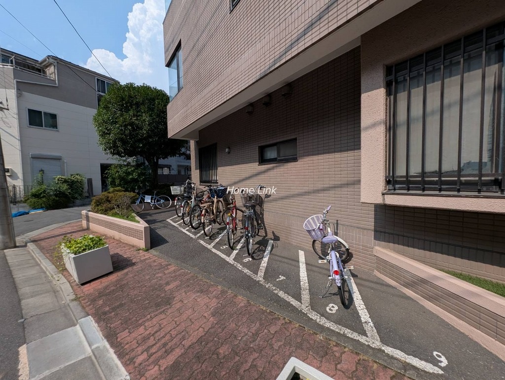 ファミール成増　駐輪場